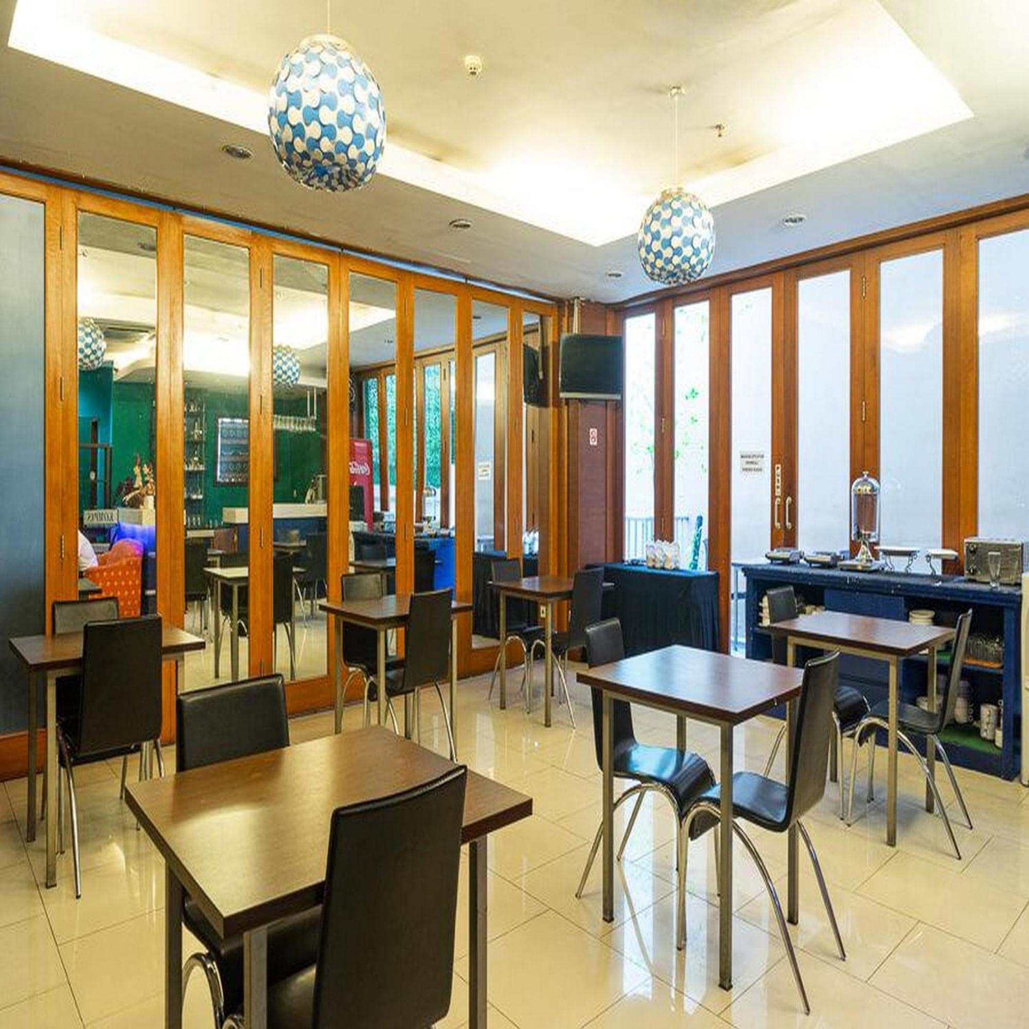 Reddoorz Plus At Blue Pacific Blok M Jakarta Extérieur photo