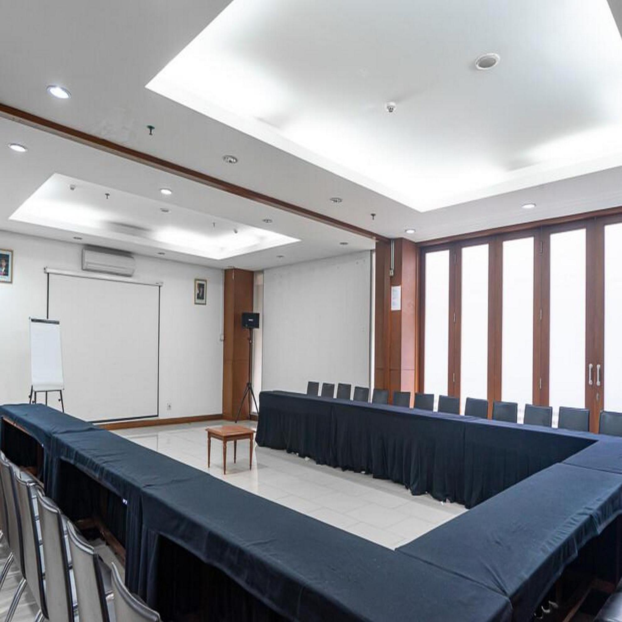 Reddoorz Plus At Blue Pacific Blok M Jakarta Extérieur photo