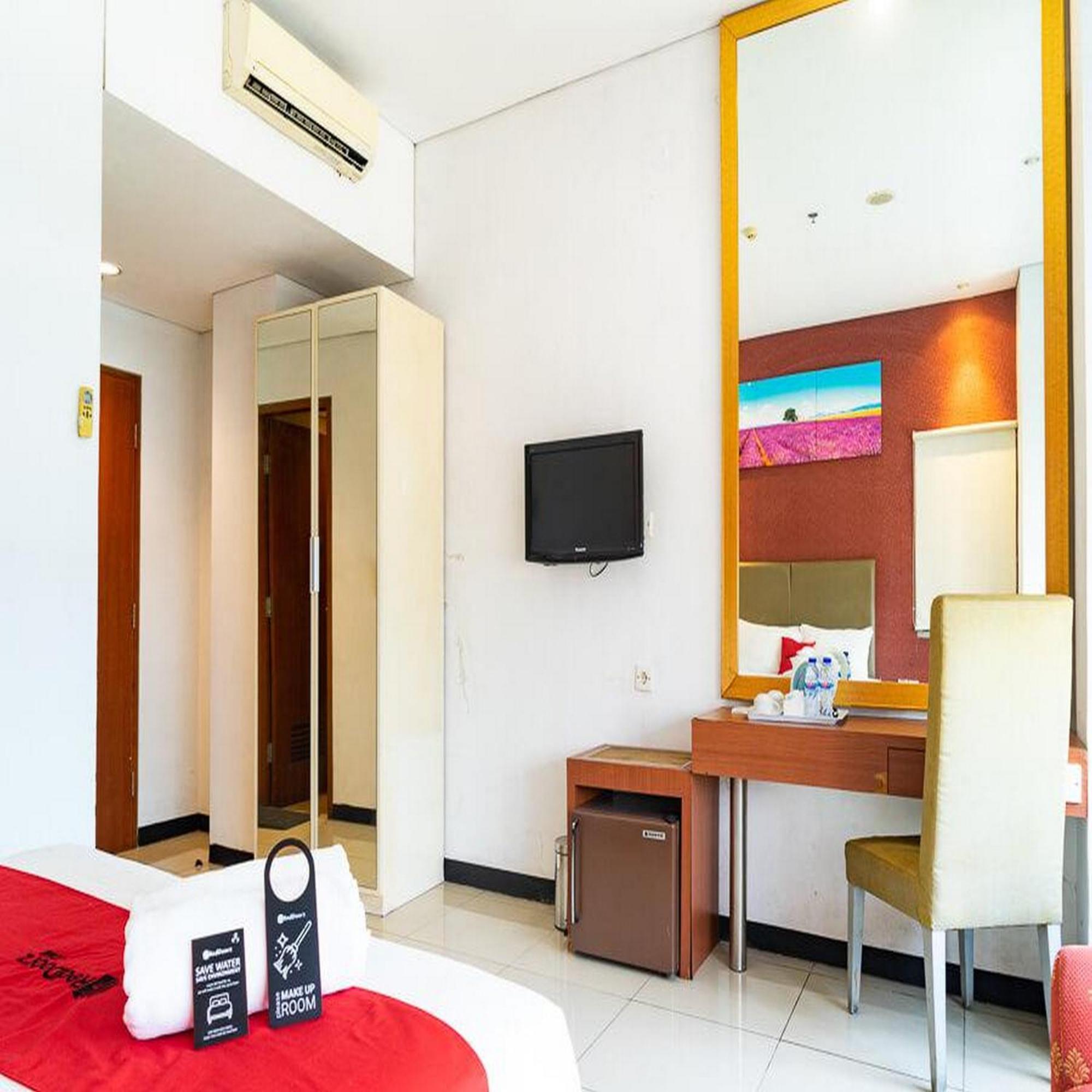 Reddoorz Plus At Blue Pacific Blok M Jakarta Extérieur photo